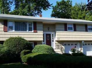 723 Stevens Ct, Paramus, NJ 07652