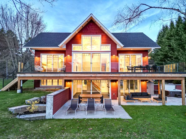 36 Beach Rd, Huntsville, ON P0B 1M0