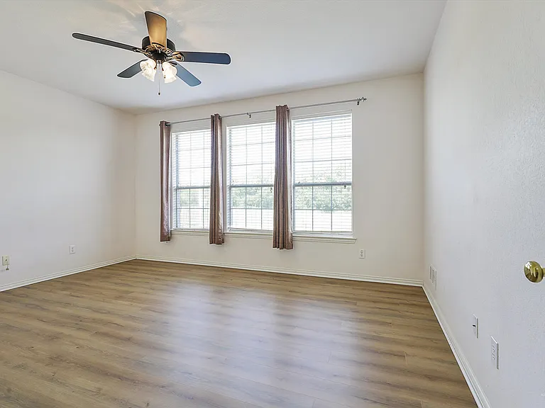 9233 Dark Forest Dr — Photo 5