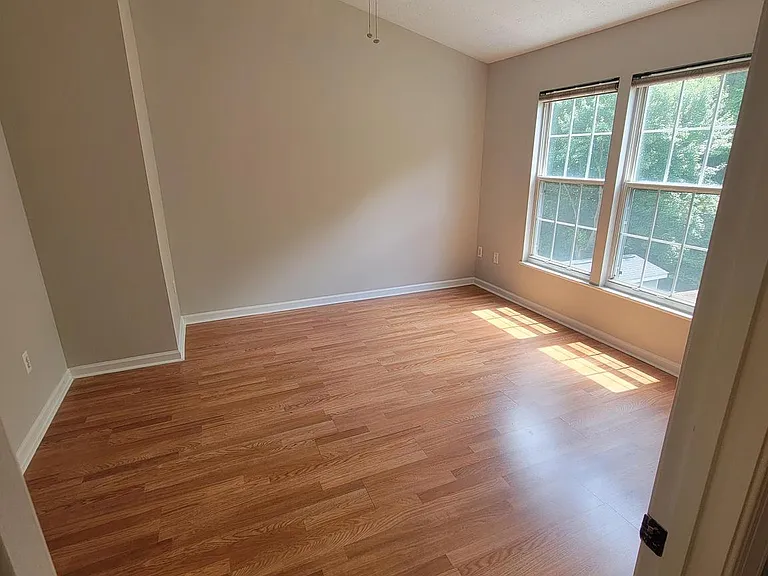 8702 Castlerock Ct — Photo 32