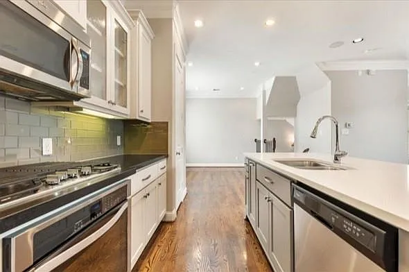 805 W 23rd St #B — Photo 8