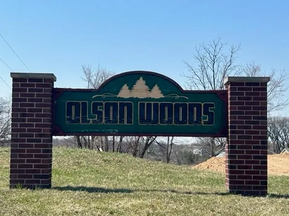 370 Maple Leaf Ln, Poplar Grove, IL 61065