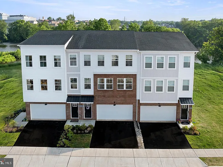 75 Continental Way — Photo 2