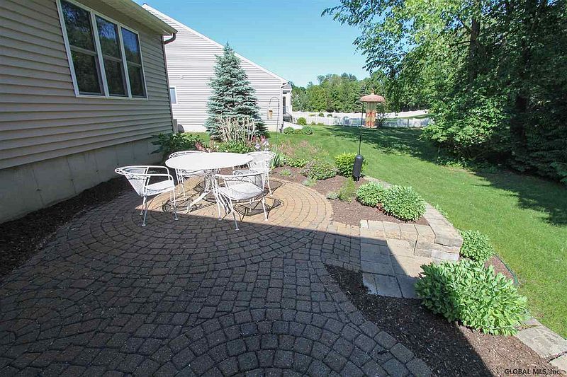 4th image of 12 SUNDANCE Drive