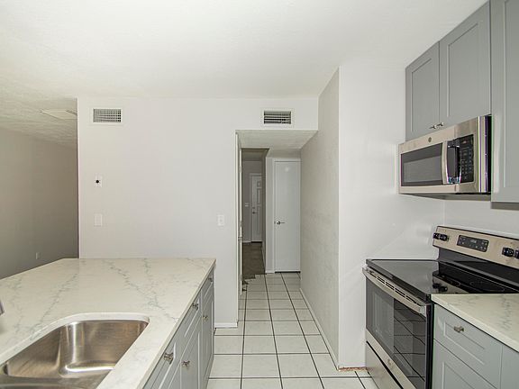 4th image of 6610 N Morning Glory Dr
