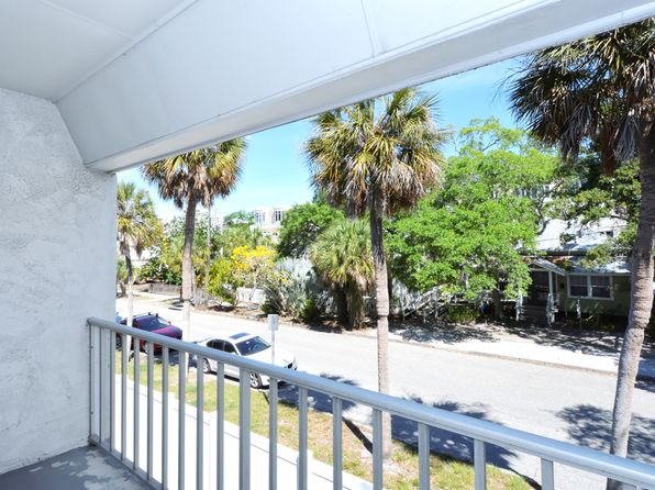 1250 2nd St APT 202
