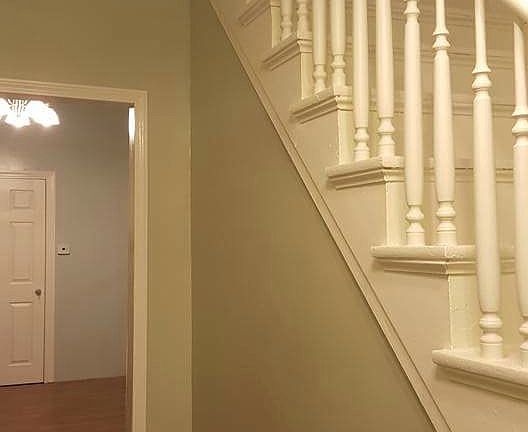 Another pic of entrance and stairway