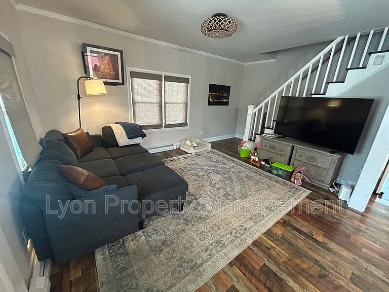 136 Aborn Ave — Photo 5