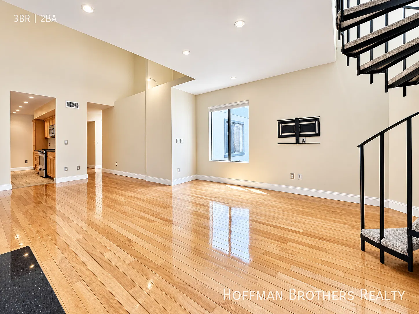Recently Renovated Hollywood 3-Bedroom Apartment with Updated Kitchen, Modern Appliances, In-Unit... — Photo 1