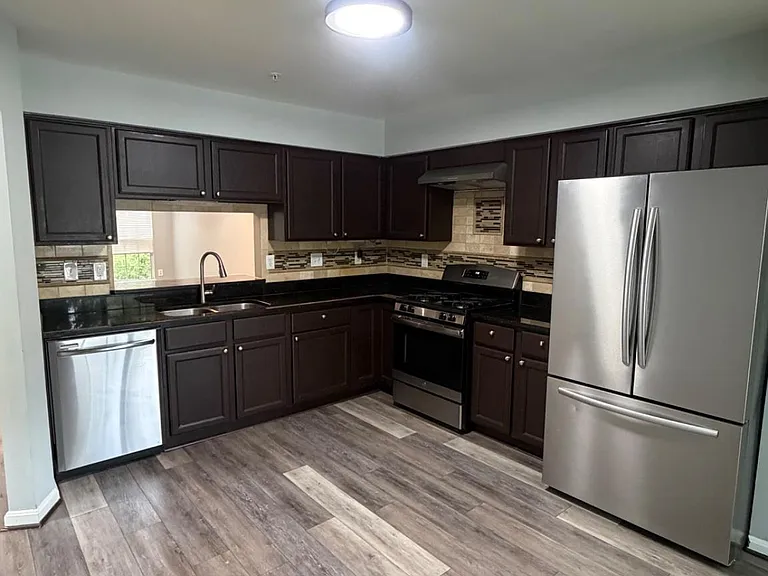 10875 Sherwood Hill Rd — Photo 7