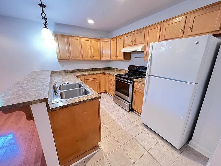 702 Delevan St — Photo 22