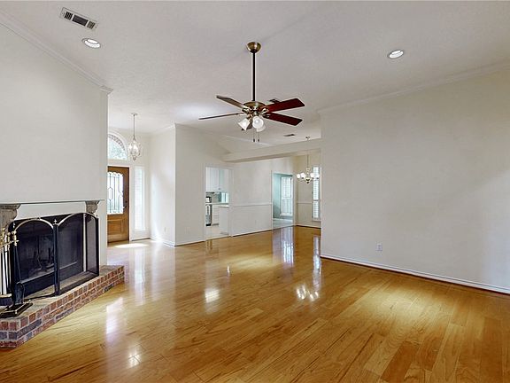 5th image of 603 Yorkshire Dr