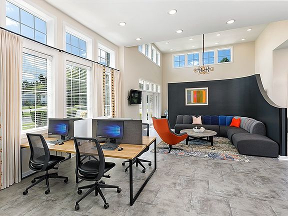 24-Hour Business Center with Computers and Wireless Printing