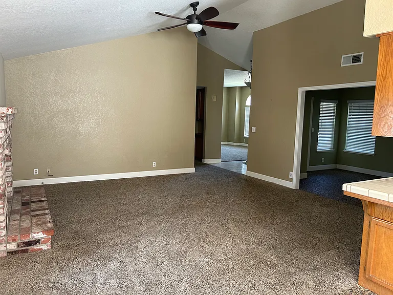 2813 Nora Ln — Photo 6