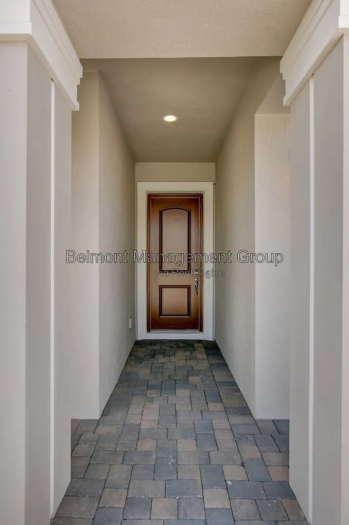 5 bed, 5.0 bath, 3367 sqft, $4,695 — Photo 3