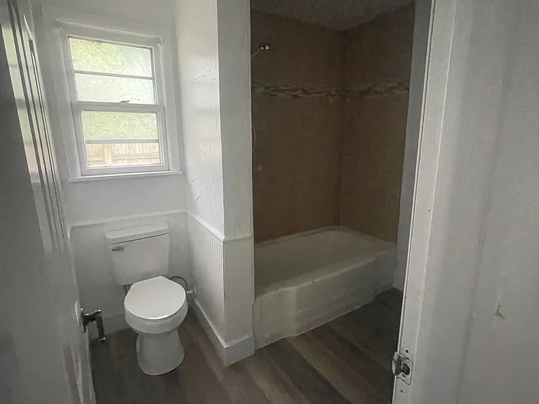 11 N Howard St — Photo 12