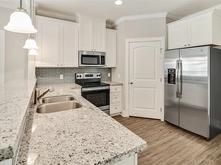 1410 Holleman Dr — Photo 7