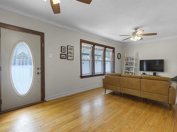 3rd image of 5501 Gresham Ave