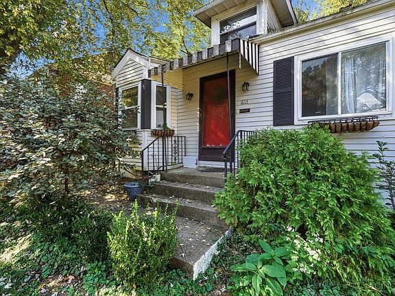 4th image of 439 Grand Ave