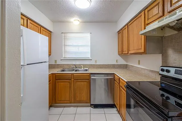 56 Brandon Hall Dr #C — Photo 8