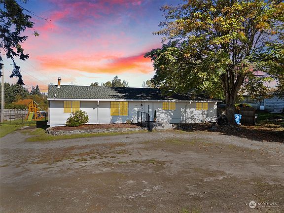 2nd image of 4413 128th Street E