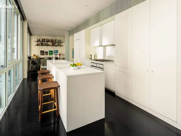 524 West 19th Street image 12 of 29