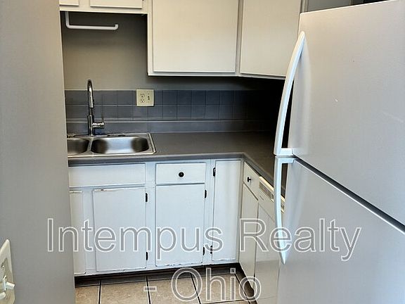 5th image of 21 King Arthur Ct
