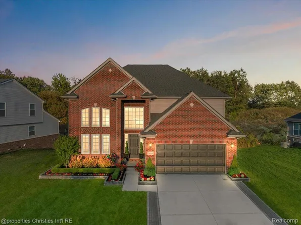 24910 Thurber Trl, South Lyon, MI 48178