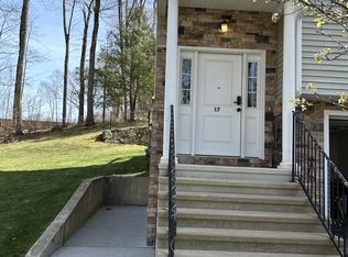 17 Old Oak Dr #17, Brookfield, CT 06804