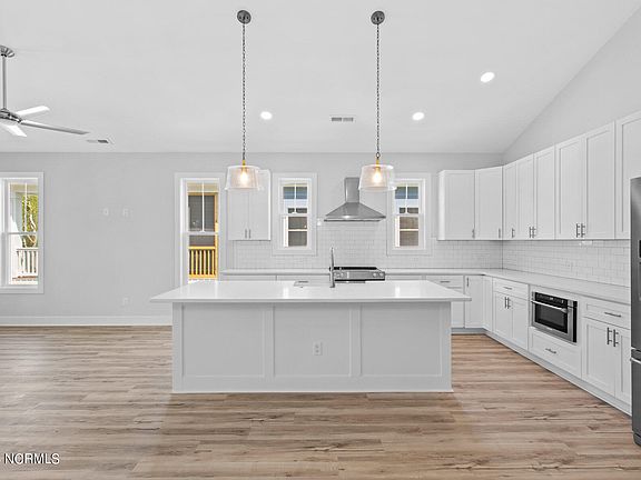 5th image of 128 NE 38th Street