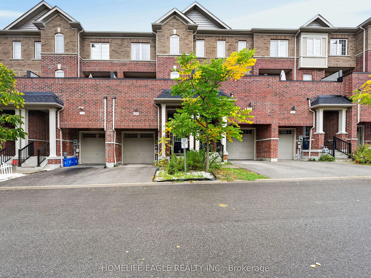 4 bed, $3,000 — Photo 1