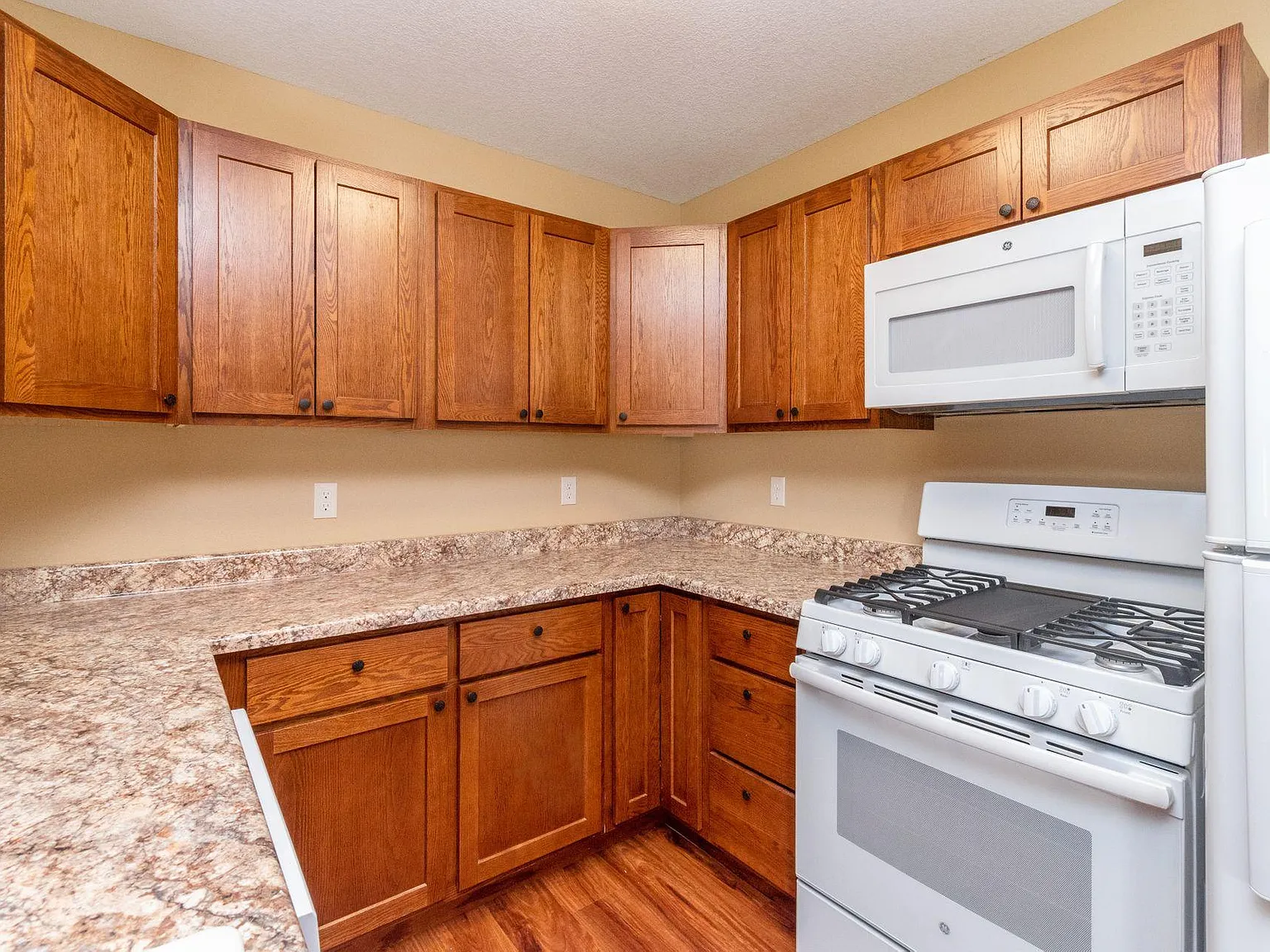 3 bed, 1150 sqft, $1,225 — Photo 3