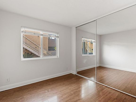 5th image of 1075 N Escondido N