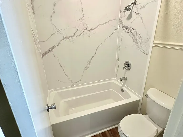 University Pointe Apartments — Photo 26