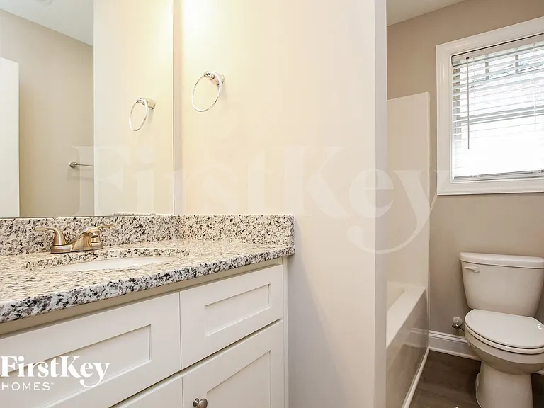 235 Front St — Photo 8