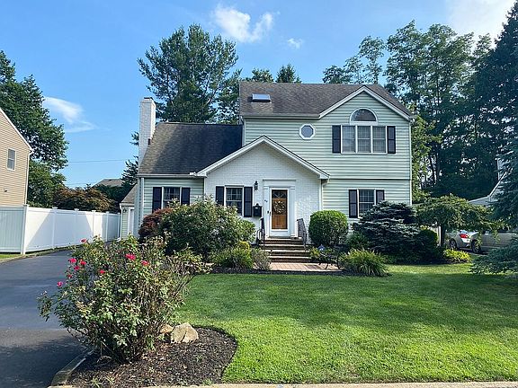 2nd image of 40 Circle Dr