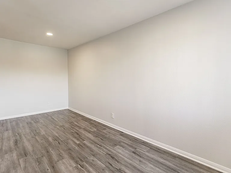 4444 Ensign Avenue — Photo 45