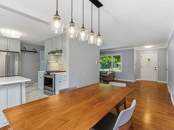 4th image of 676 Shryer Ave W