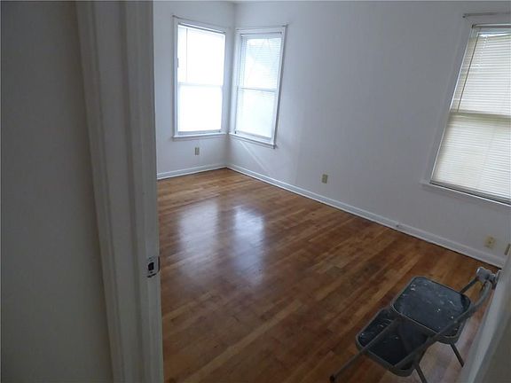4th image of 1825 Juanita St