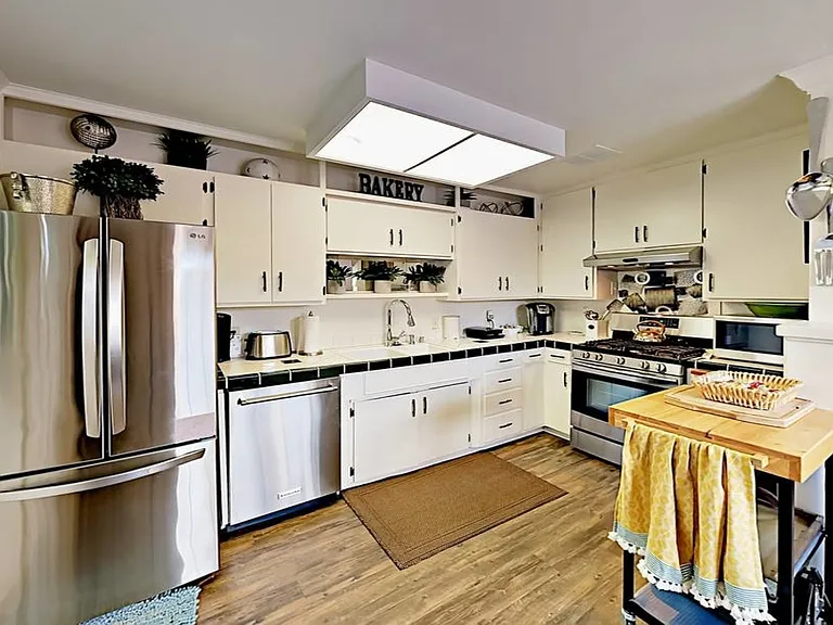 2458 Santa Ana Ave — Photo 7