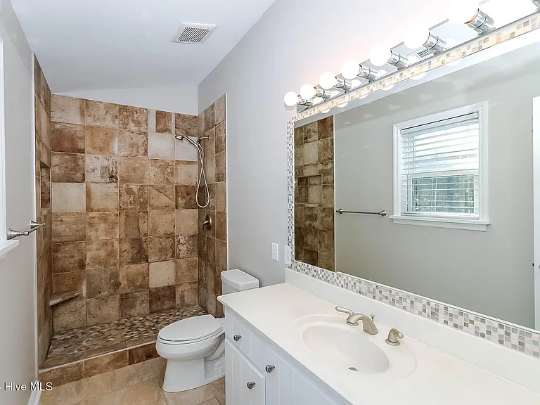 2901 Mandy Ln — Photo 33