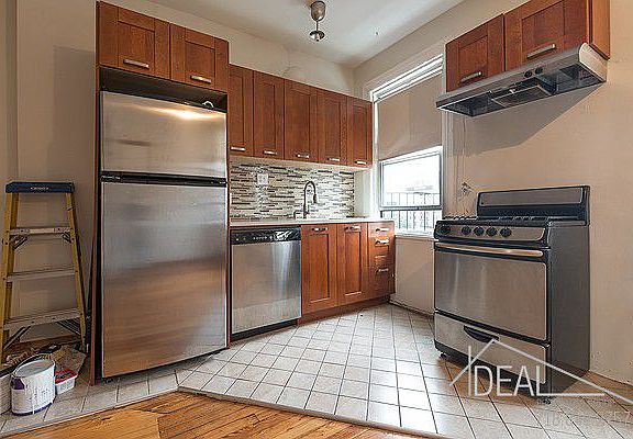 2nd image of 141 17th St #3