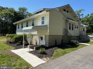 1042 W Walnut Rd, Vineland, NJ 08360