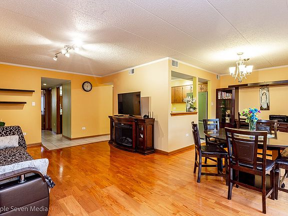 3rd image of 9140 W 95th St #2