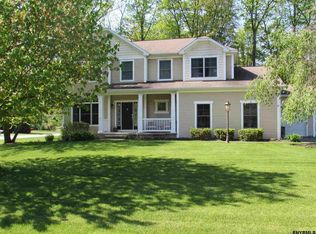 2 Morgan Ct, Clifton Park, NY 12065