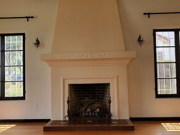 4th image of 445 N Detroit St