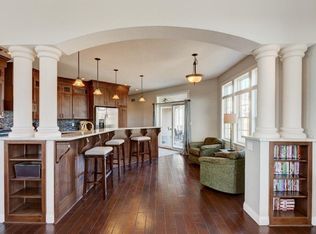 1029 Meadow Crest Dr, Pella, IA 50219
