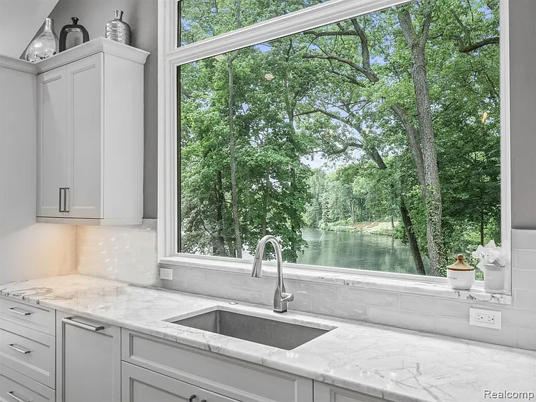 3511 Lakecrest Dr — Photo 26