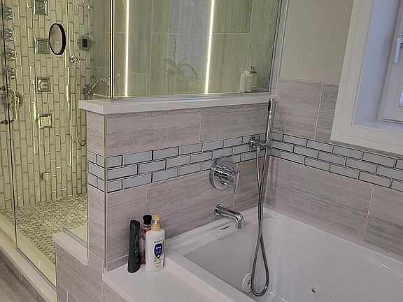 3rd image of 3745 S Lake Park Ave #A