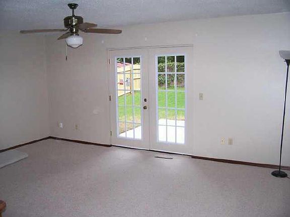 4th image of 209 N Tanglewood Dr